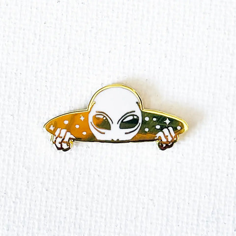 Peeking Alien Enamel Pin