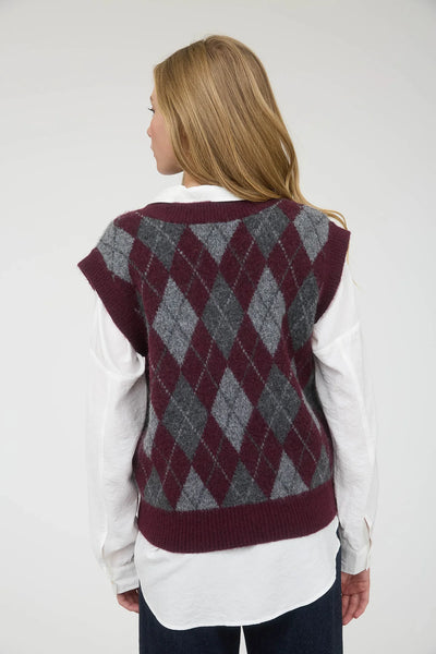 Argyle Pullover Vest in Burgundy Combo